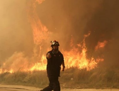 86 οι νεκροί της τραγωδίας σε Ραφήνα και Μάτι λένε οι ιατροδικαστές - 83 επιμένει η Πυροσβεστική